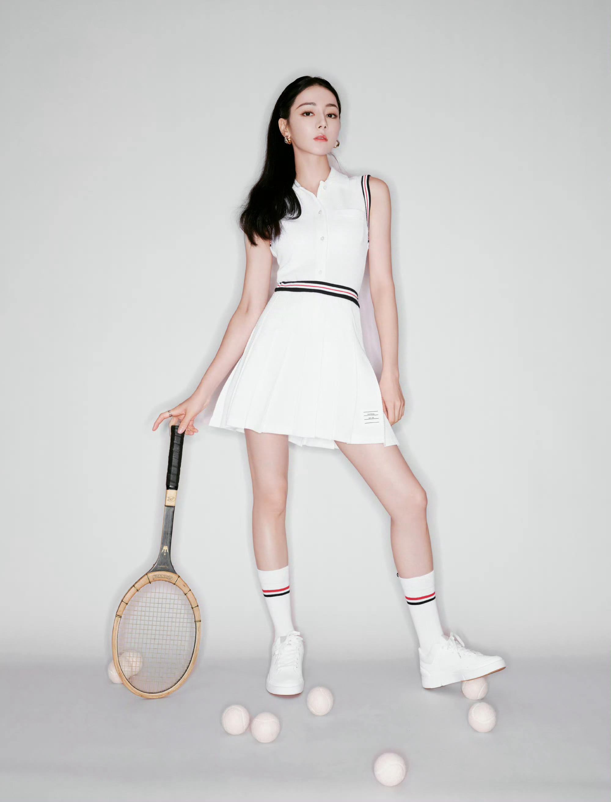 星爷《功夫女足》官宣迪丽热巴，8号前锋反差感直接杀疯，从红毯女王到绿茵前锋，她的