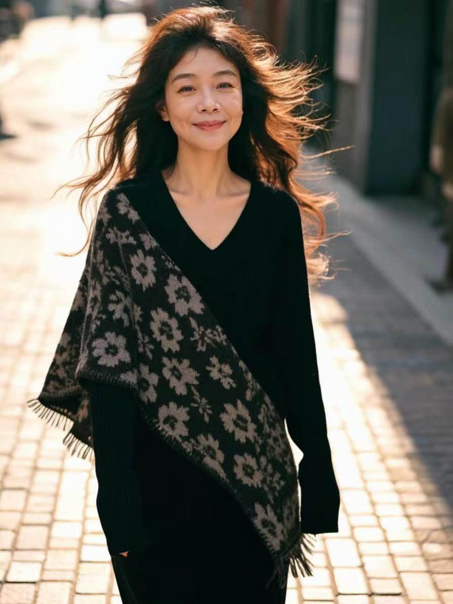 今日分享。AI暖光街拍写真