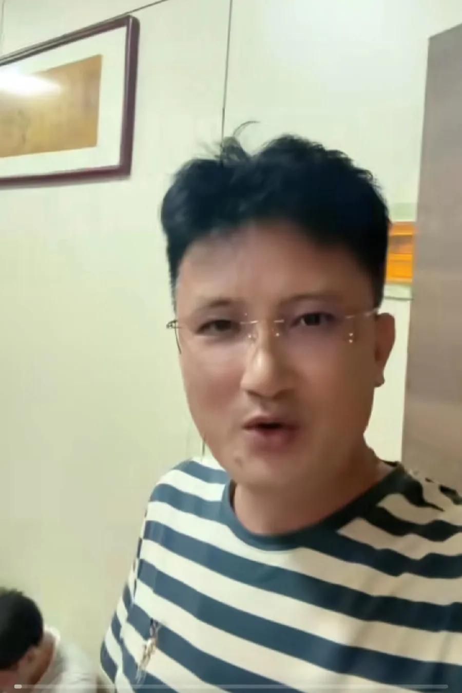徐州，电动车工厂，中秋福利堆成山，现拉过来活鸡活鱼，员工能上手参与，节日氛围爆棚