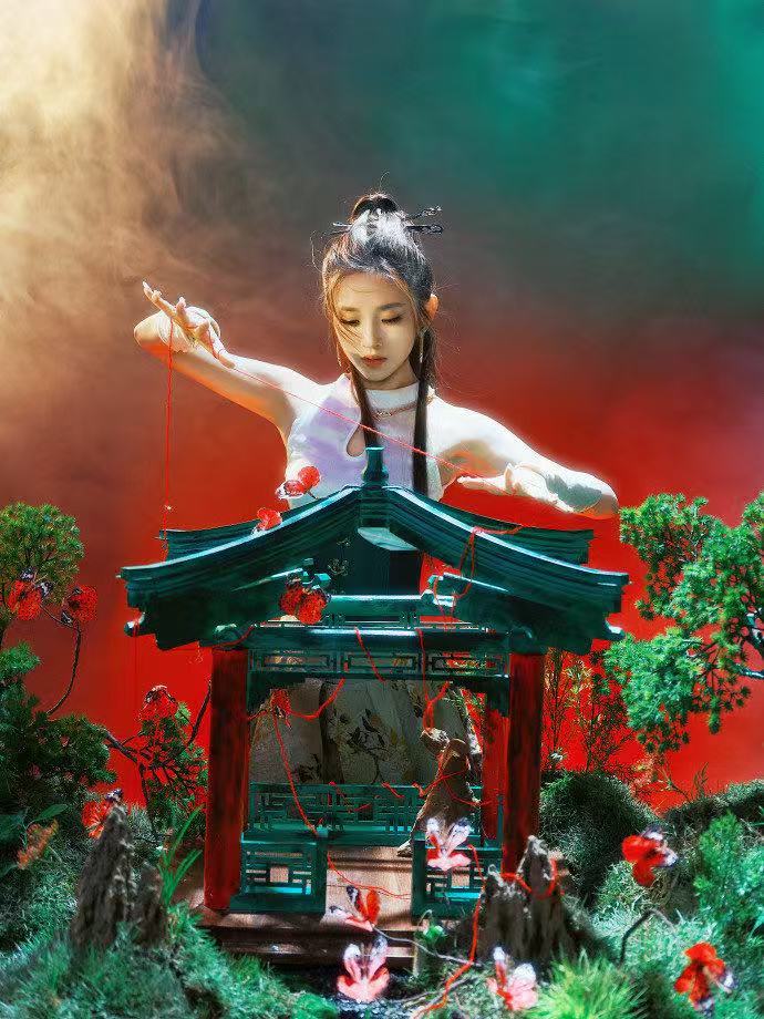 唐艺昕江湖侠女造型 唐艺昕这次造型真的惊艳，甜和飒之间切换自如，她还有什么风格驾