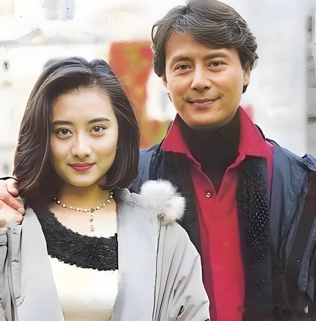 如今不再沉迷狗血的桥段，却依然爱它镜头里的烟雨江南、庭院深深，爱那些演员眼里不加