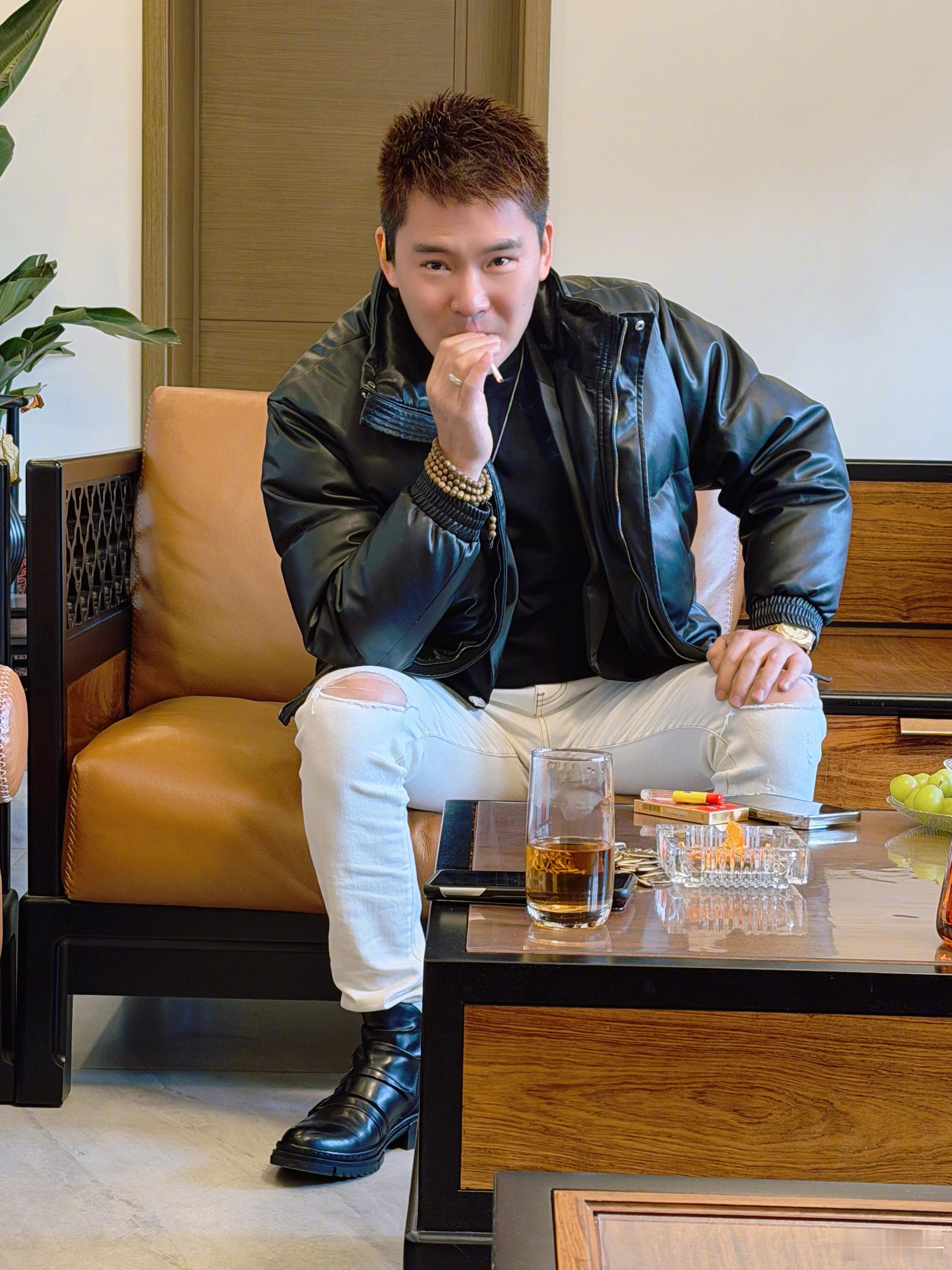 刘志辉先生风尘仆仆地来了！ 北京·什刹海