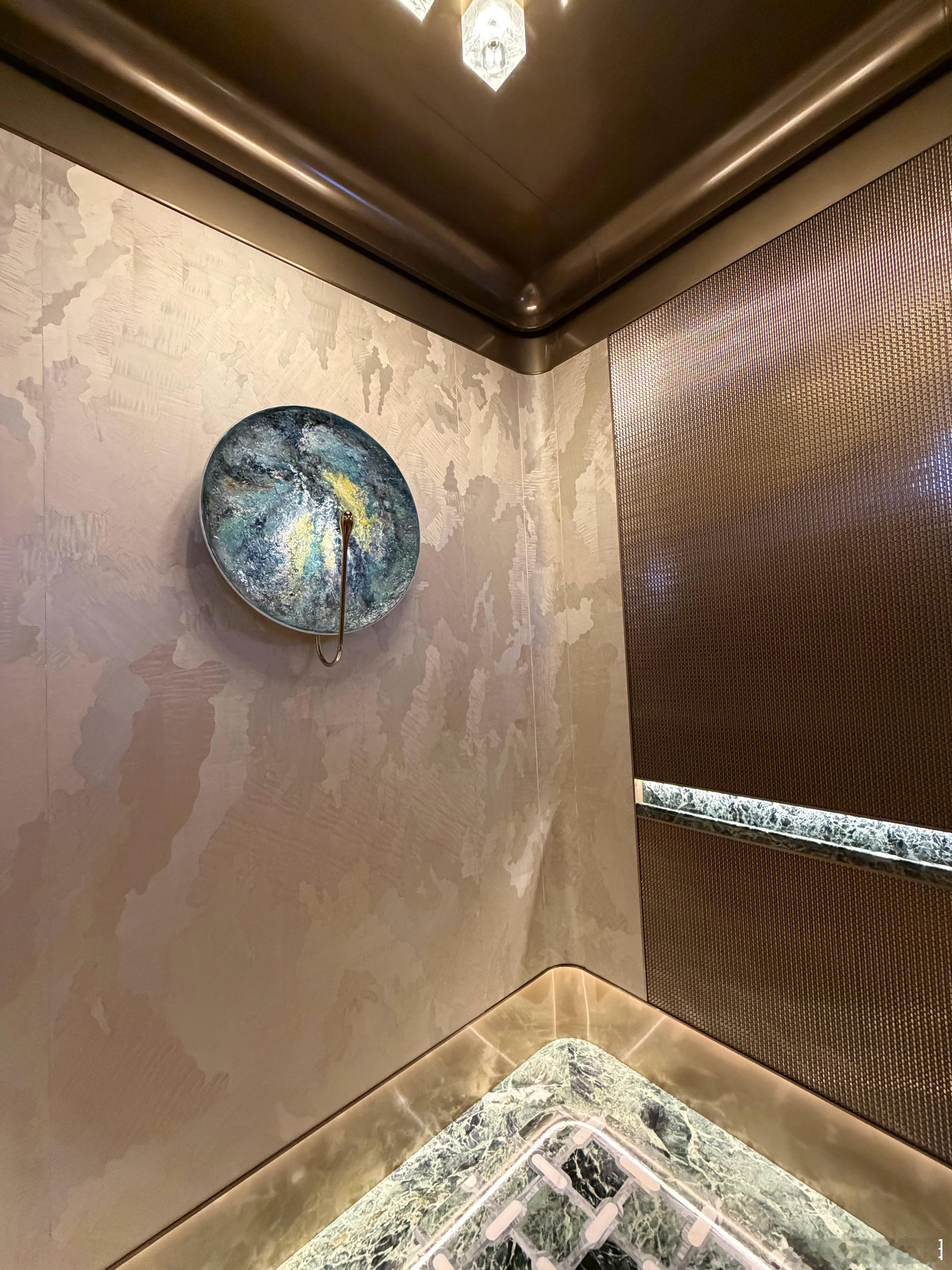 金属铝板、格纹、石材、水晶、灯带材料和元素搭配的很高级我发现自己对建筑和装饰一直