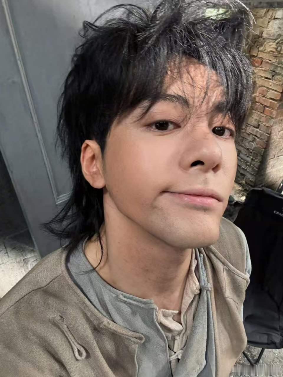 南派三叔认可曾舜晞的吴老狗曾舜晞诠释吴老狗，完美平衡角色的疯癫与温柔，绝了 