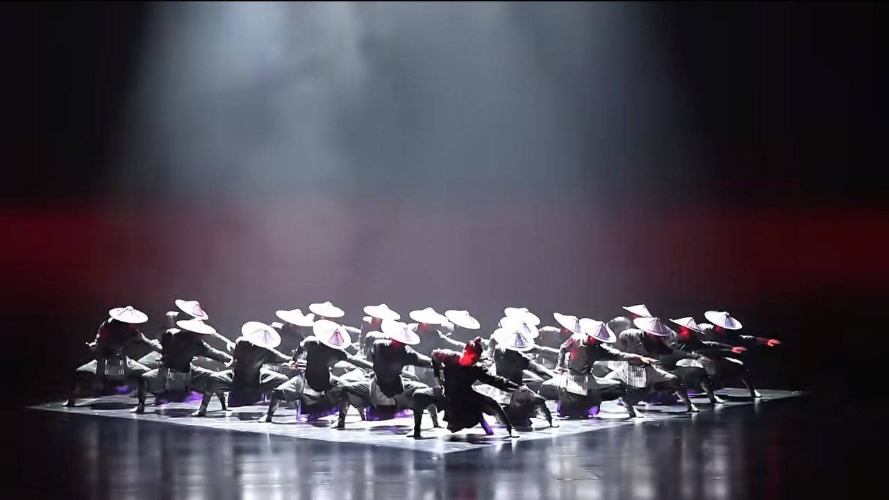 那个网上好多人吹的《秦藏锋》，看的我直皱眉头，谁想出来的造型？作为一名老秦人看着