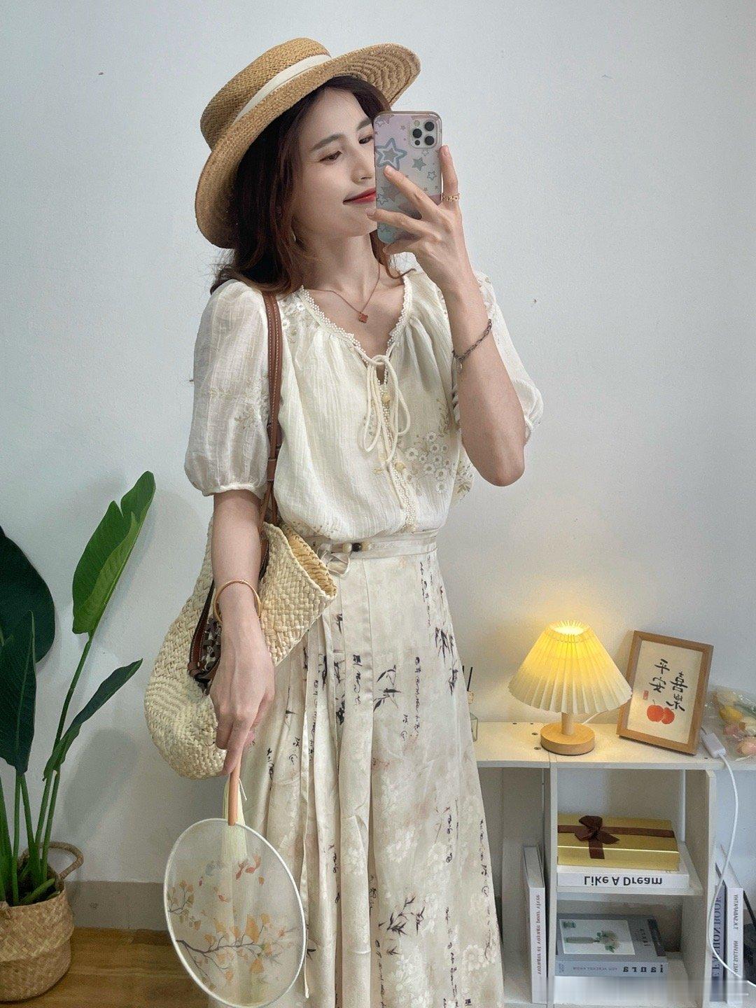 今晚20：00开拍哦！这套真的超级无敌好看((*^∀^))😍上面的绣花是金丝绣