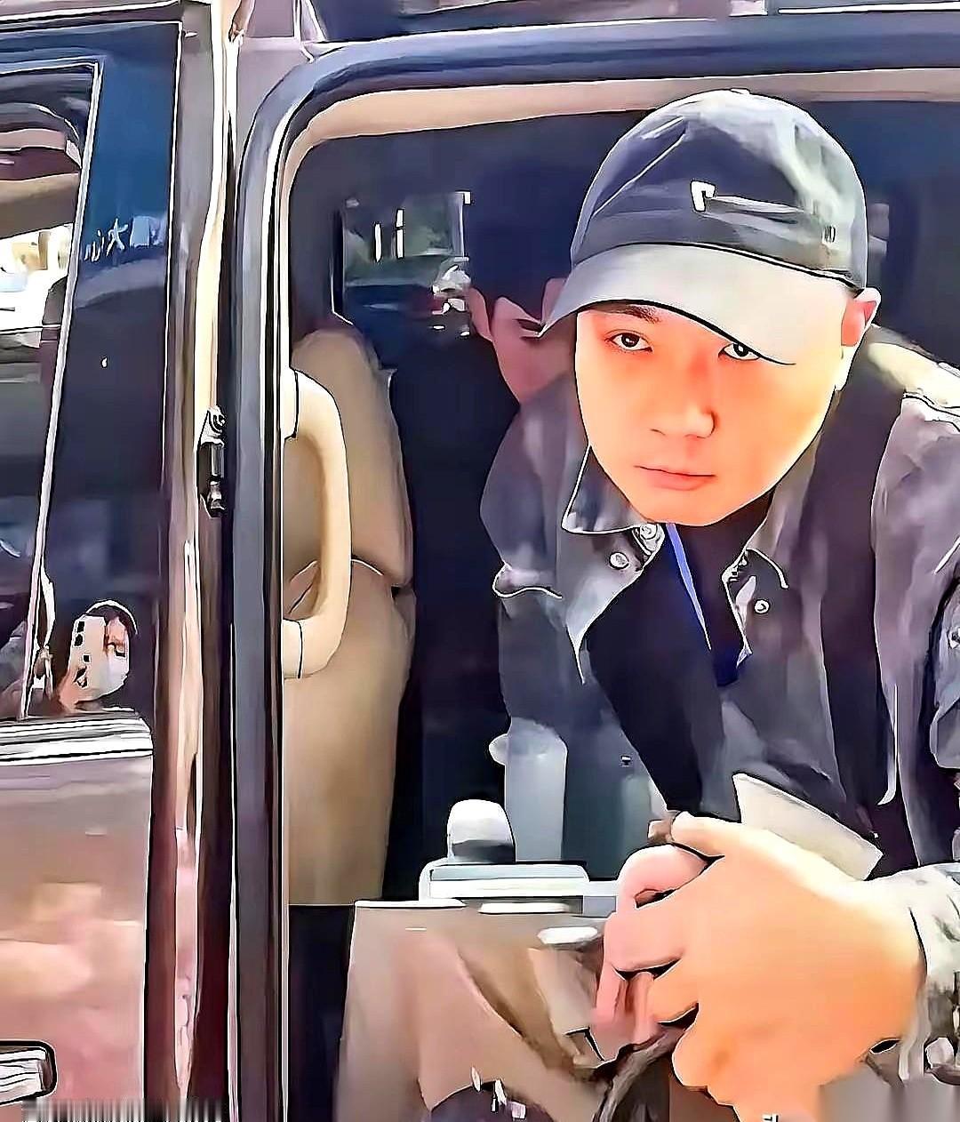 听说你那件580克的羽绒服很顶，不知道现在穿着，心里是暖和，还是冰凉？
全网的人