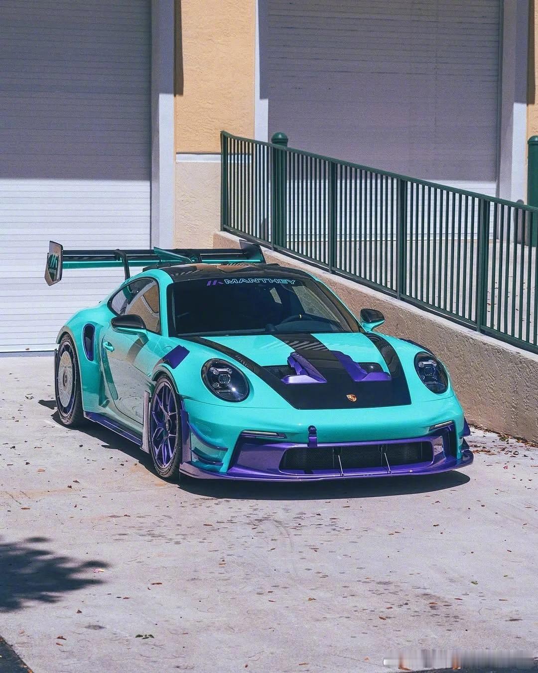 保时捷992 GT3 RS，薄荷绿加紫色装饰，甜菜啊甜菜 ​​​