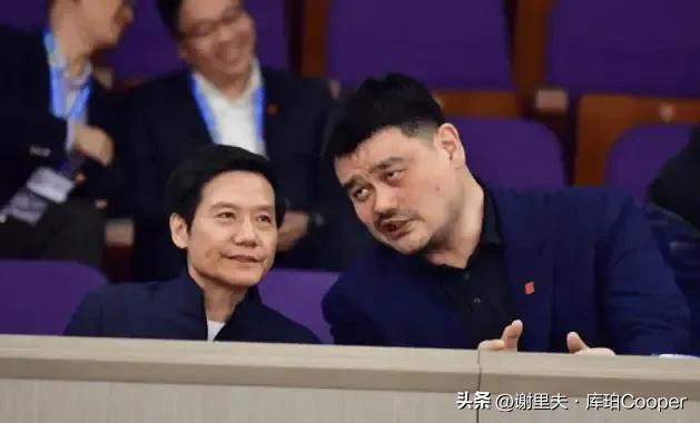 雷军为啥会看CBA季后赛有玄机，姚明徐济成陪同有宏观考虑，北汽赞助了北京队，雷总