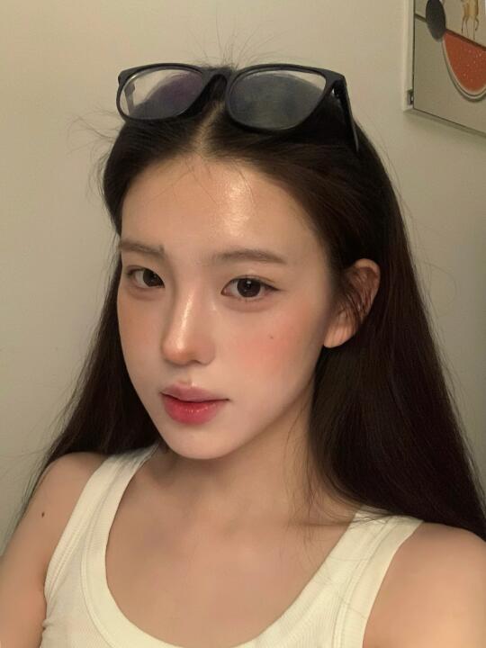 妆越淡人越美