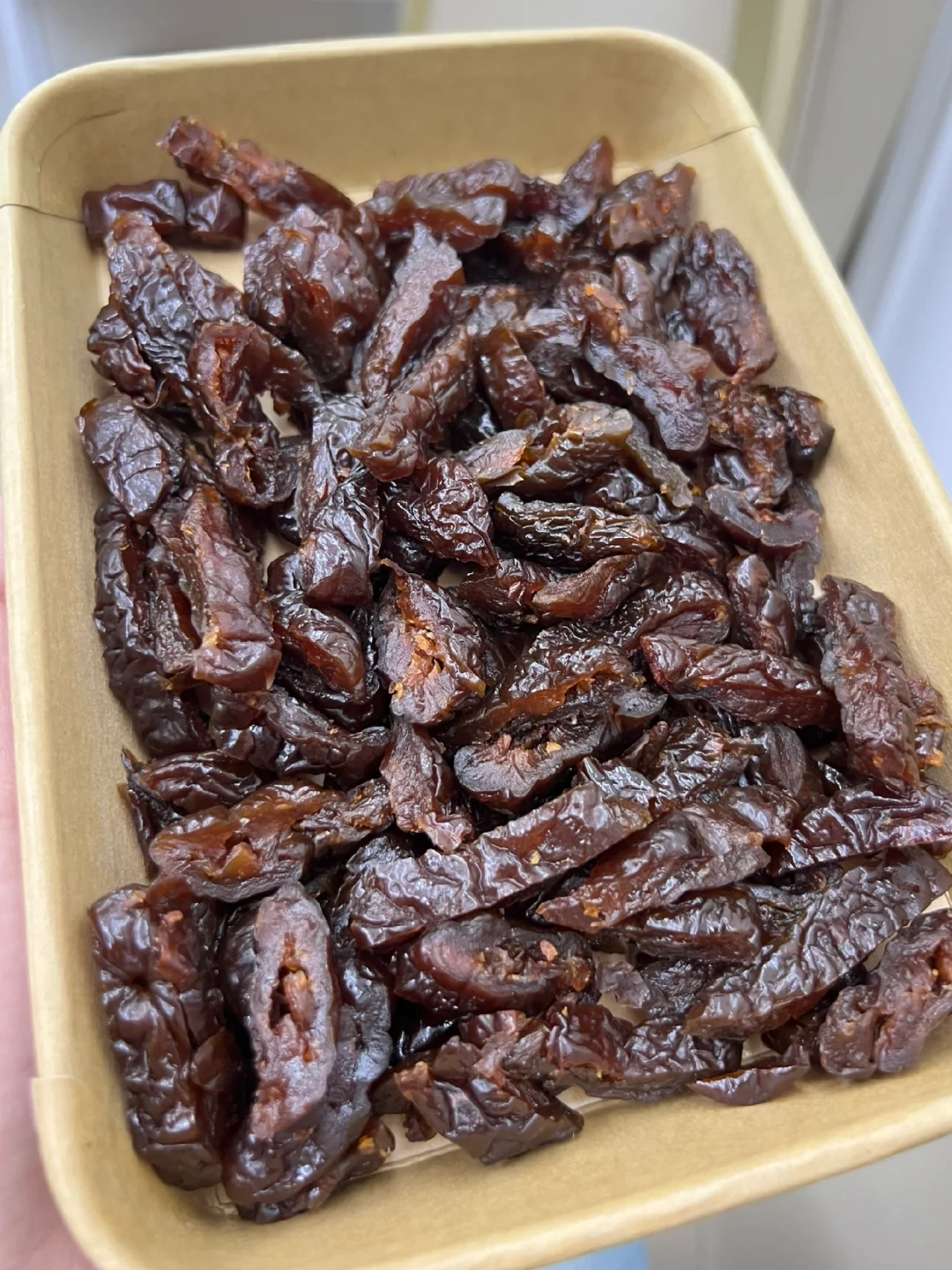 别看它长得丑…番茄夹乌梅是真的超好吃