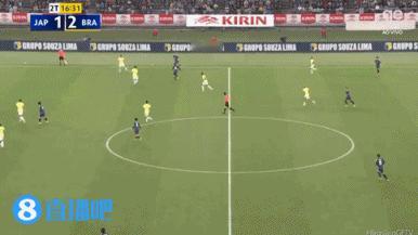 巴西后卫的这波操作，给日本球员看乐了……