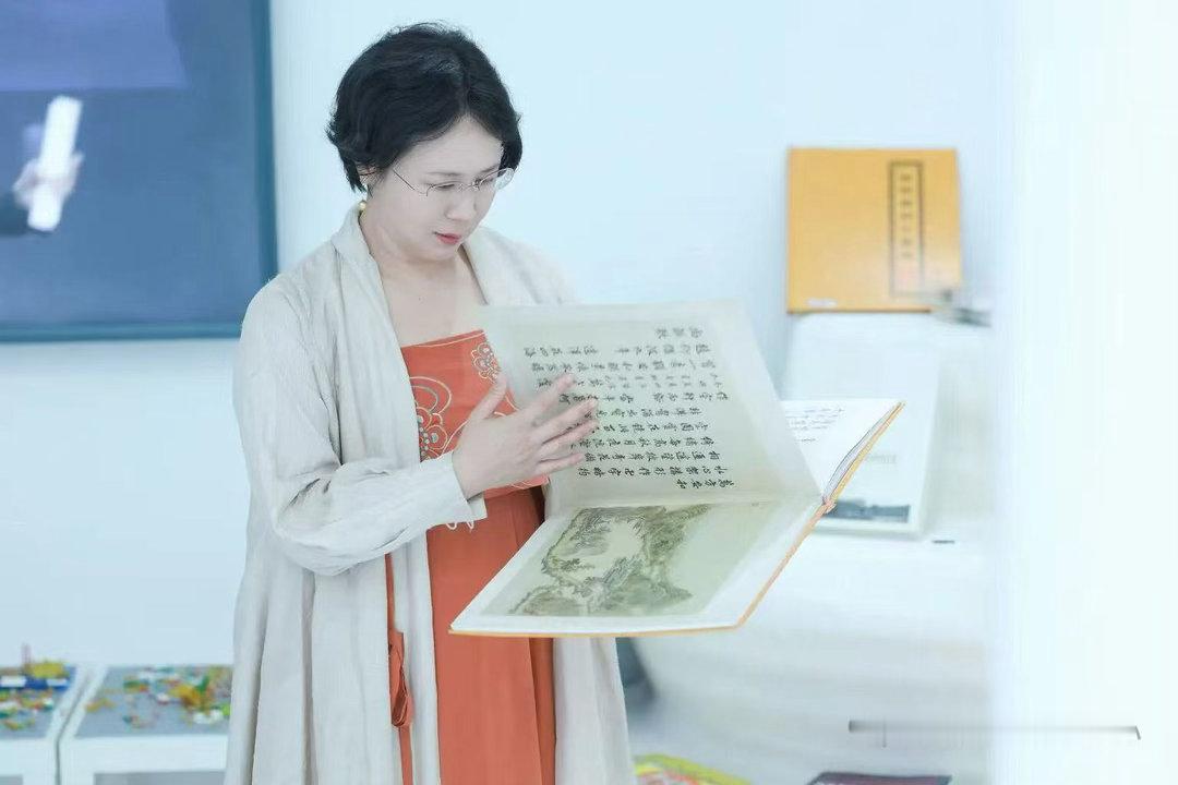 同心之旅 复兴有我8.14“同心之旅•复兴有我”走进首钢园。通过建模光影虚拟重现