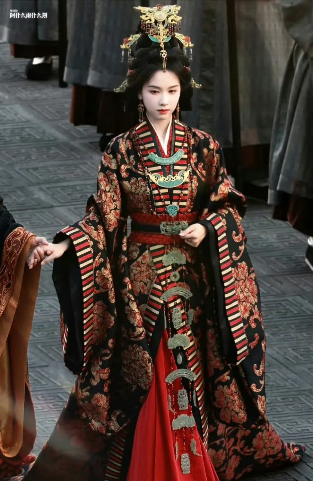 tg. 待播古偶女主战国袍101，很考验🌸仪态的一款造型，友友们来品鉴迪丽热巴