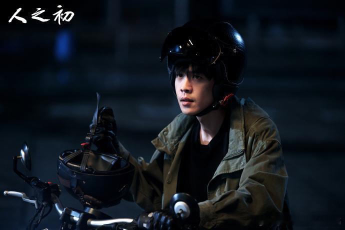 陈宇说张若昀今晚会一拳打飞吴国豪 编剧陈宇在直播里亲自回应，说高风今晚会有自己的