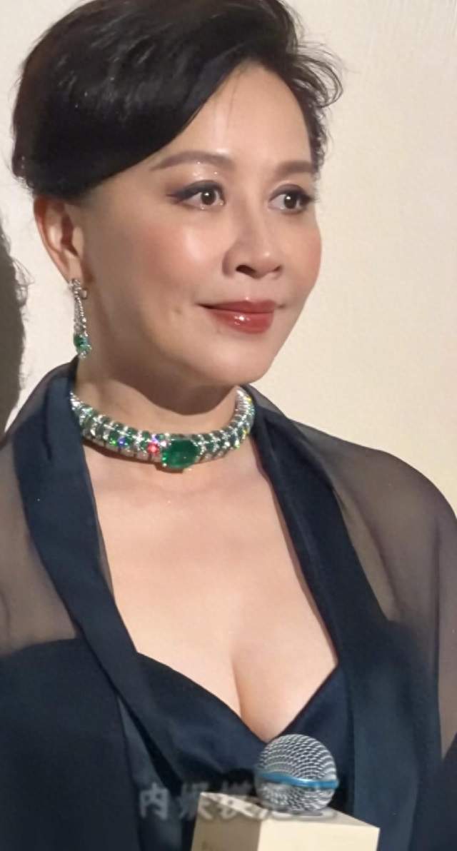 61岁刘嘉玲气色红润，医生朋友道出真相