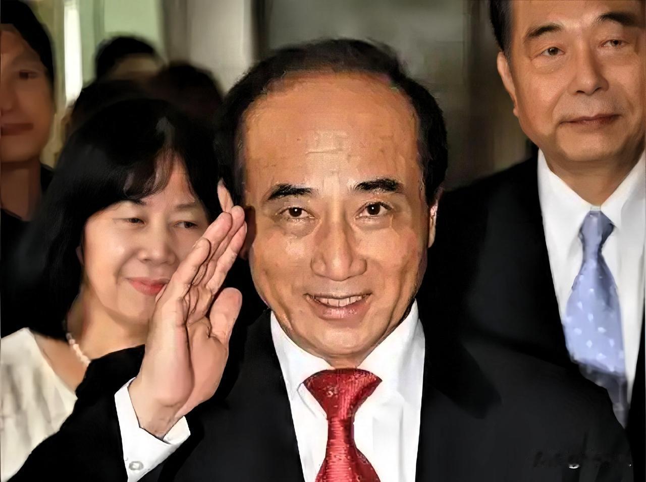 国民党元老此番发声，道出了不少人心中的真实看法。

过去岛内那些政客，一个个把“