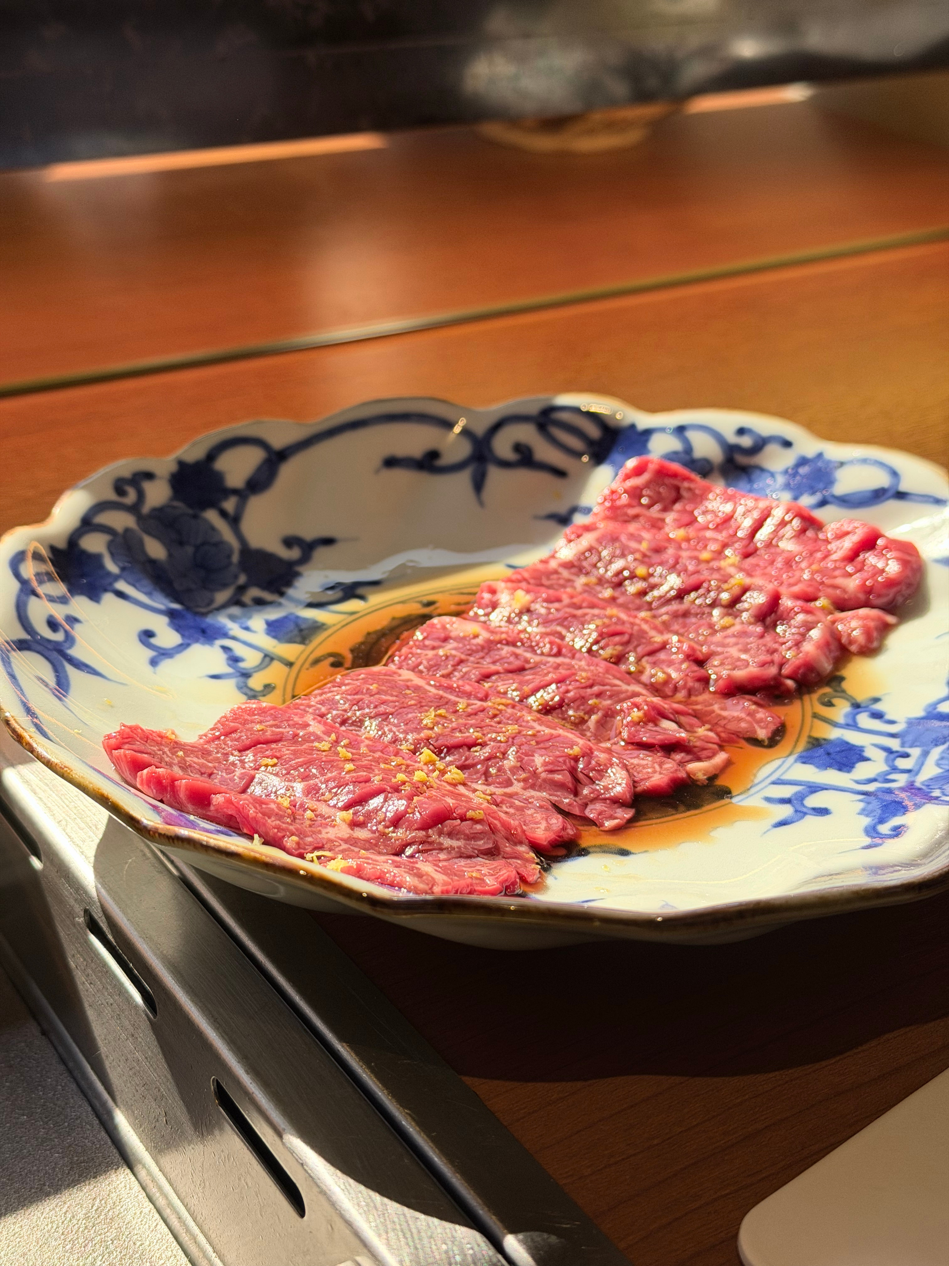 出来吃漂亮饭了！好好吃的和牛我对牛肉刺身真的没有抵抗力图1是牛隔膜刺身，超级鲜美