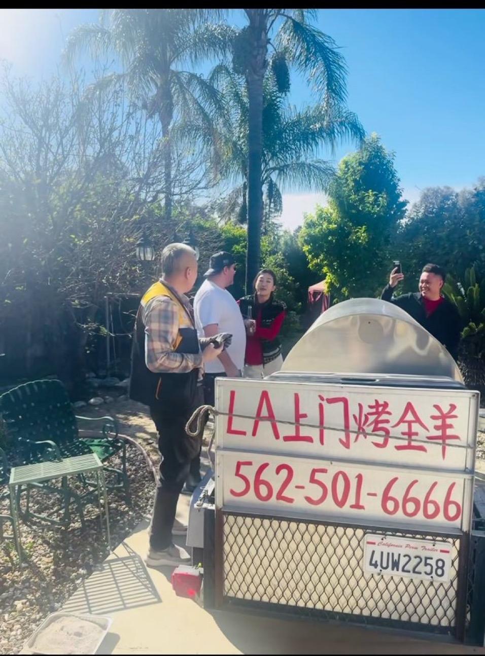 国人的生意能力
小伙烤全羊已经拓展到美国了