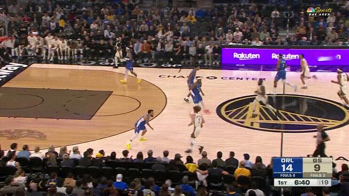 勇士大将小佩顿的身体素质真是太惊人了！在今天进行的勇士和魔术的比赛中，当时比赛进