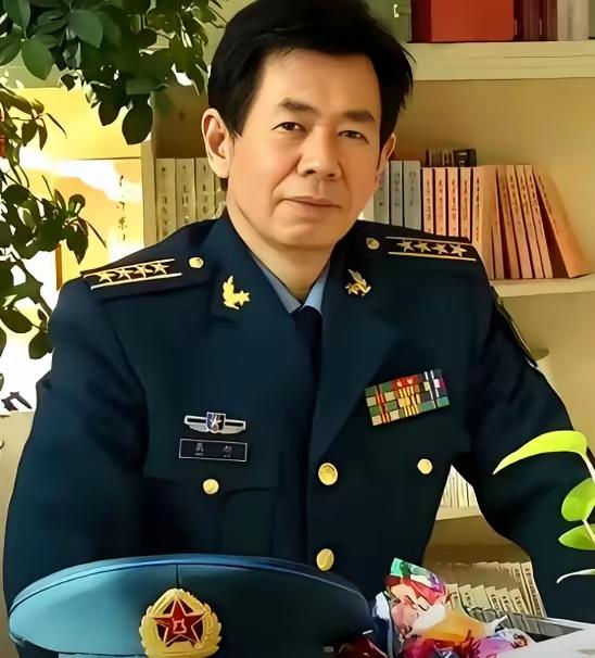 国防大学教授戴旭大校在谈到要不要先开第一枪时表示：中国不能再沉迷于和平幻想，外部