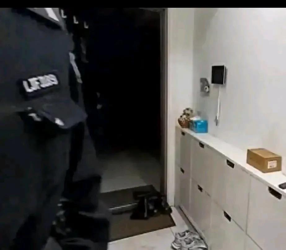 杭州一男子深夜送突发疾病的妻子就医，却把6岁女儿独自留在家，民警的暖心举动让他泪