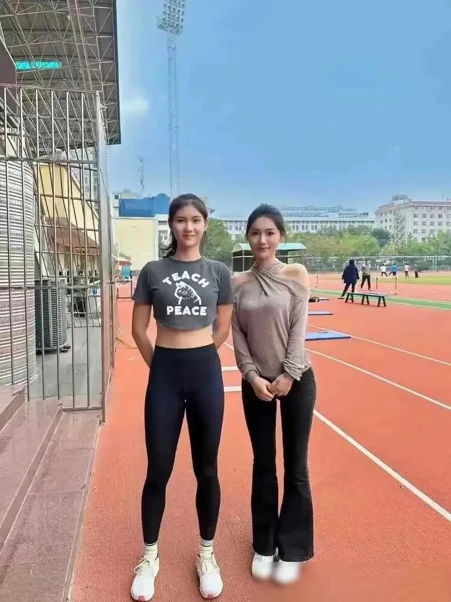 若两名女生的彩礼都是10w，您更倾向哪一家？ ​​​