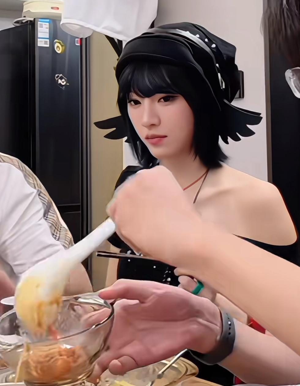 黄灿灿 体重方面我会注意的她很胖吗？明明170+这个体重很好很好了，非要瘦成竹竿
