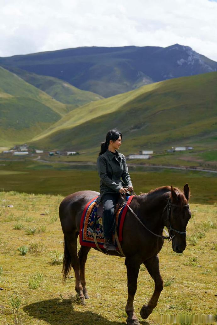 杨紫走过的每一步都要对得起自己杨紫土地不会忘人心也不会忘 杨紫对自己说，每一步都