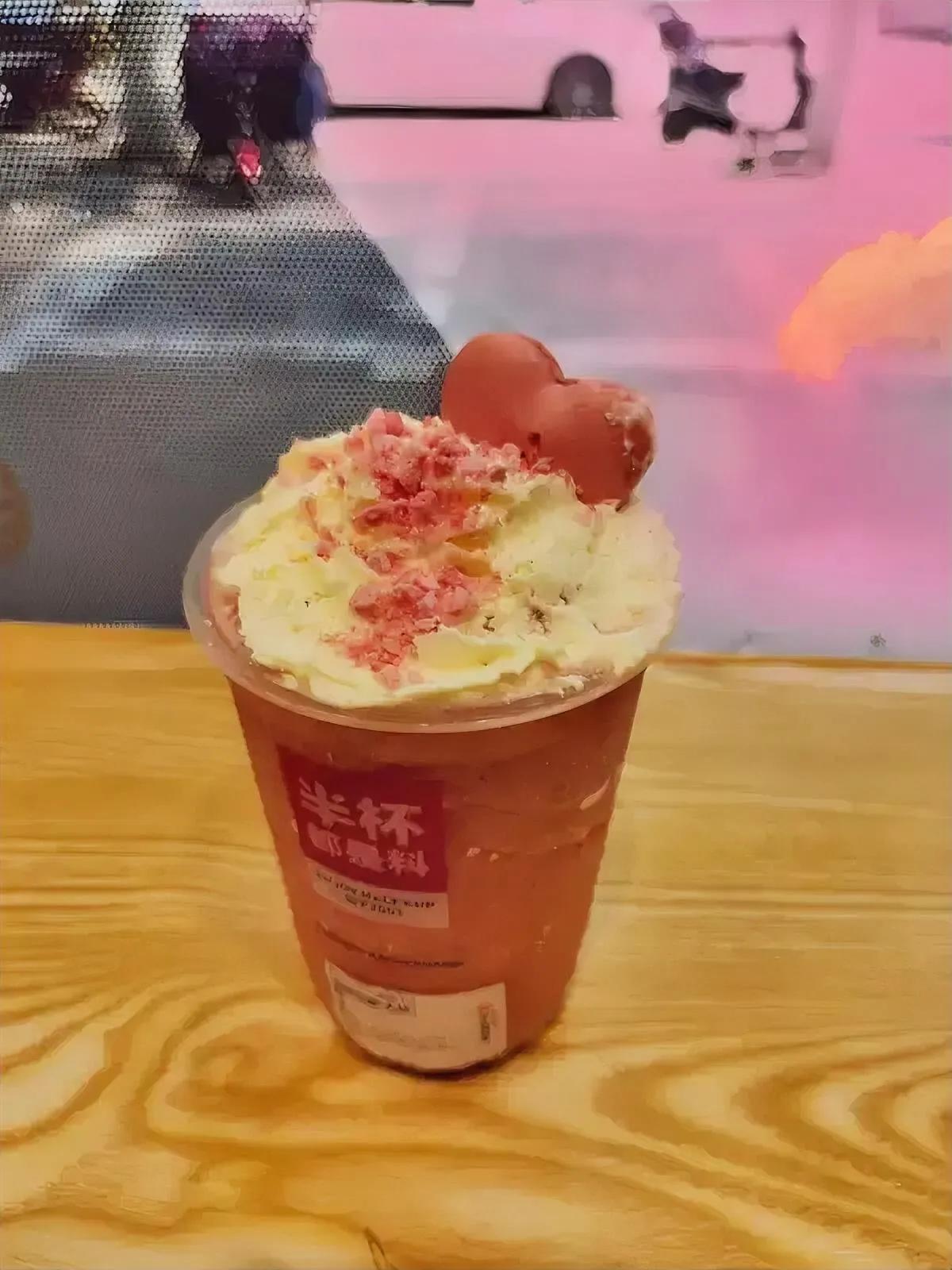 颜值高的人，生活仿佛真能甜过初恋！就说短剧圈，左一、韩雨彤、马秋元、孟娜堪称四大