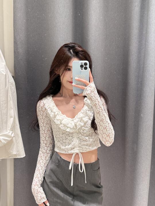 Ur蕾丝上衣吼吼看👀