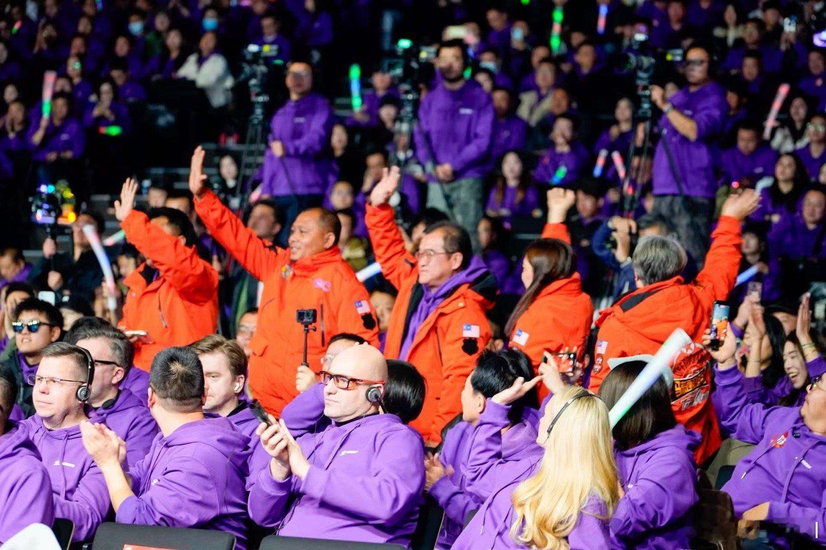 车企年会有多接地气！魏总的这种“在场感”，让长城汽车显得格外真实，也让“以用户为