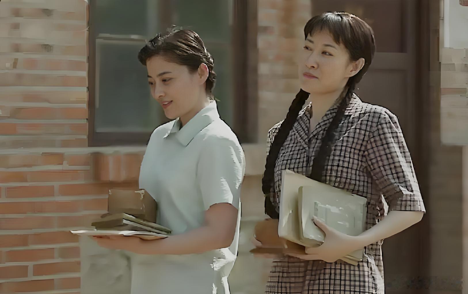 在《父母爱情》里，众多后妈中过得最安稳、最省心的，非葛老师葛美霞莫属。她不像德华