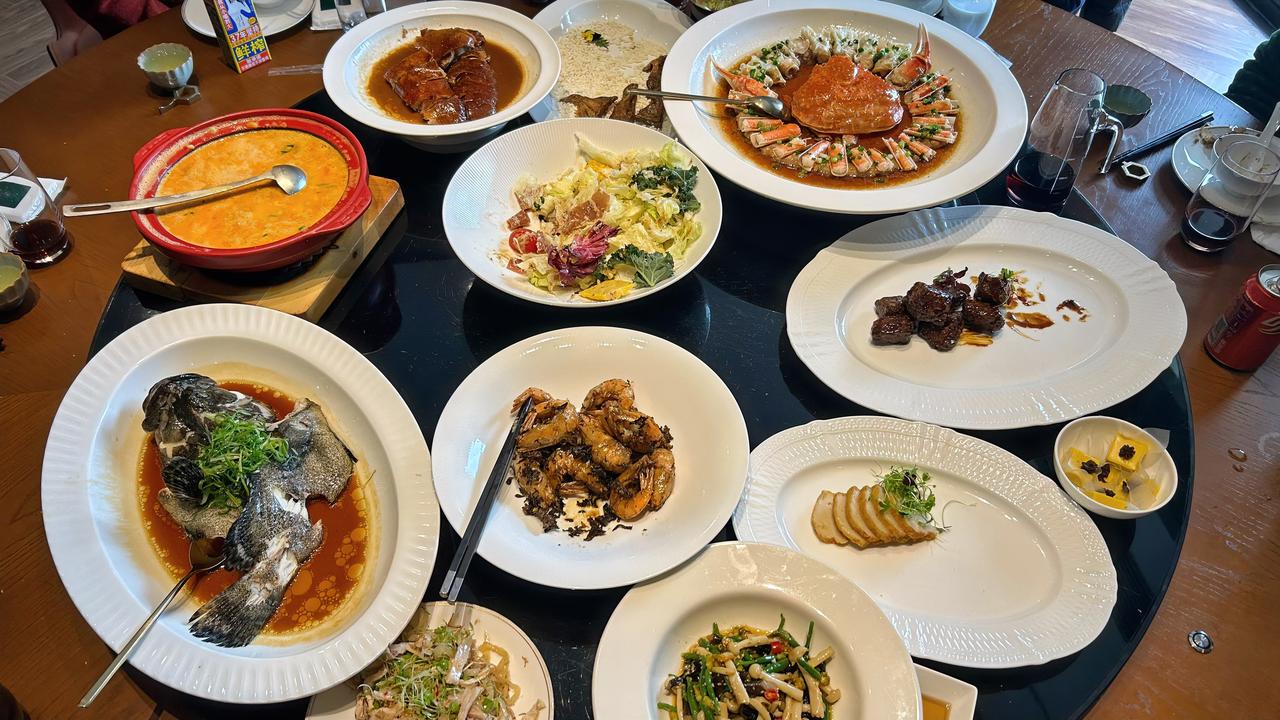 品天下佳肴；
尝海内美酒。