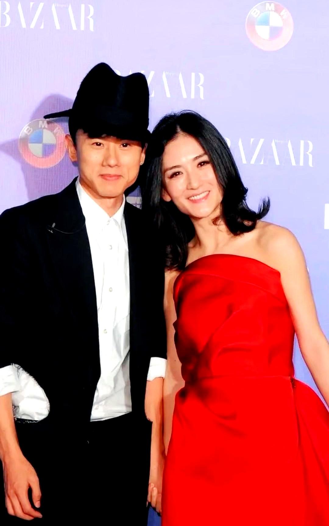 总有人说谢娜在这段感情里挺“强势”，但说实话，看过当初那些细节，你还真信吗？
2