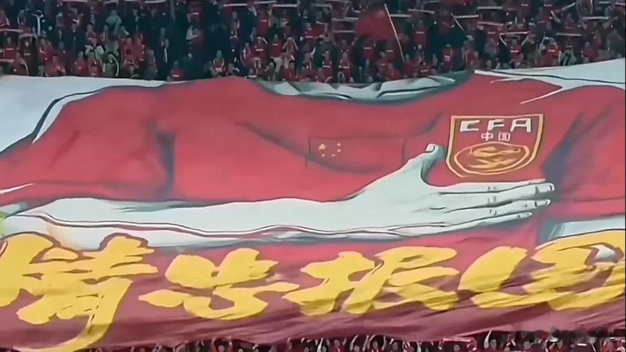 震惊！媒体人再爆惊人内幕，国家队危难之际还有如此操作？
  如果球员真是诈伤逃避