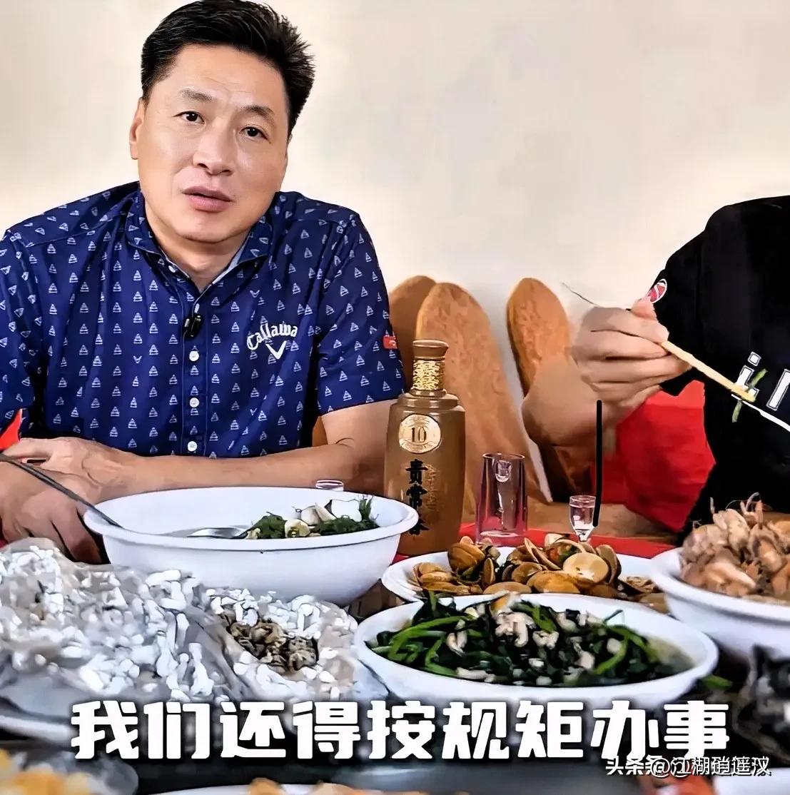 李春江一句“按规矩办事”，满是无奈与坦然。作为CBA传奇名帅，他一手打造王朝，执