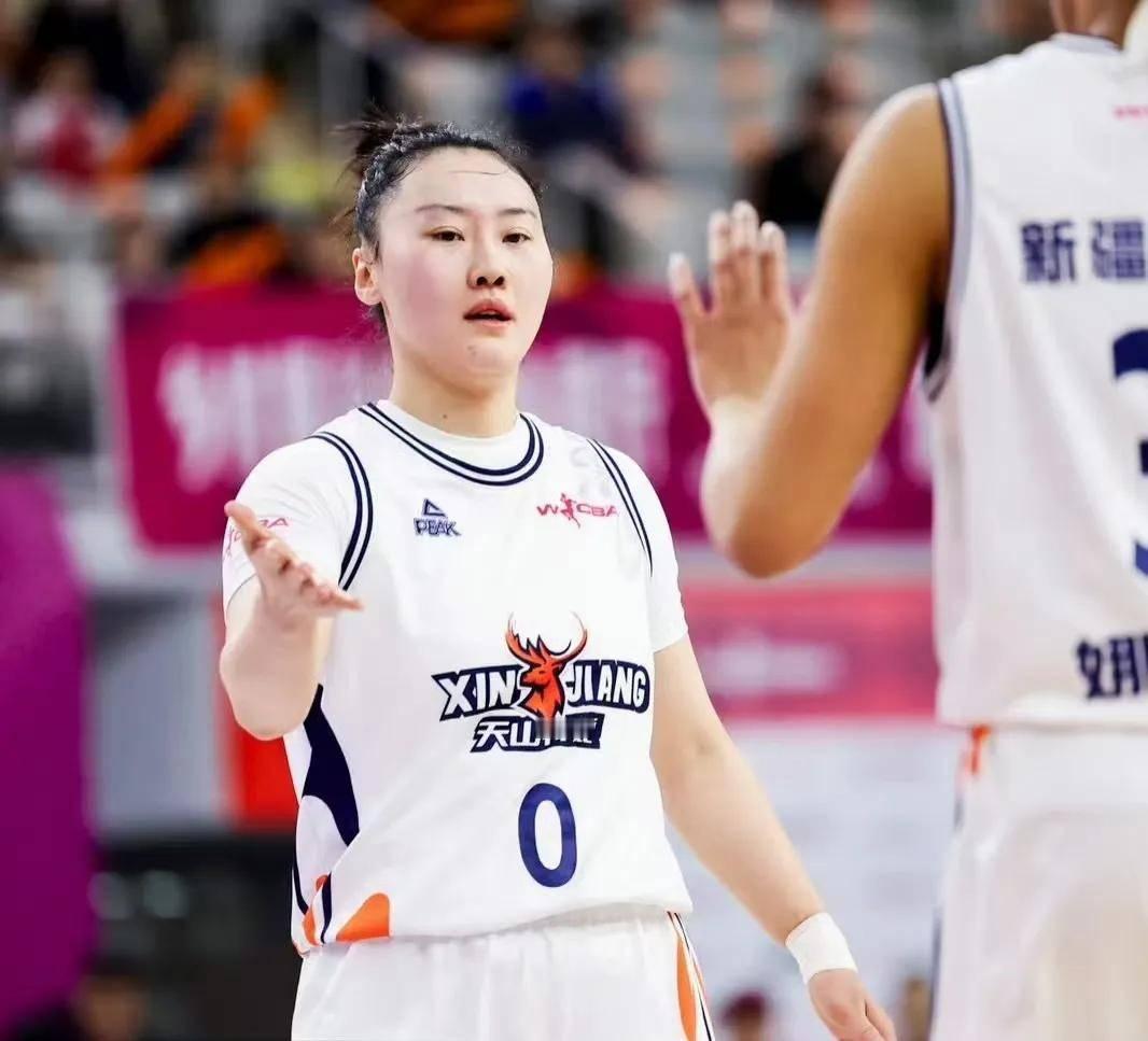 武桐桐22分11助攻，新疆86:73双杀山东。
WCBA第17轮焦点战，新疆主场