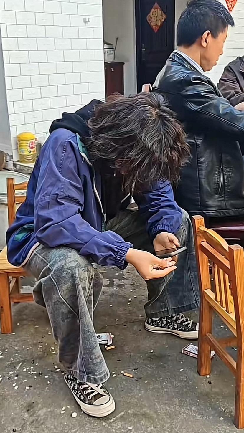 抬头看看是帅的嘛