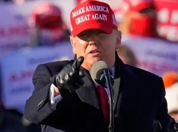 特朗普别看那么狂，但是有两件事他是无法改变的，每一件都能让他当不了总统。
 
首