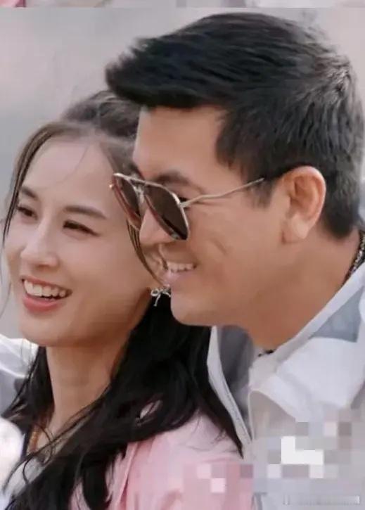 杨子和黄圣依这俩人是来参加妻子的浪漫旅行吧？看着看着怎么就变成恋综了[允悲] 上