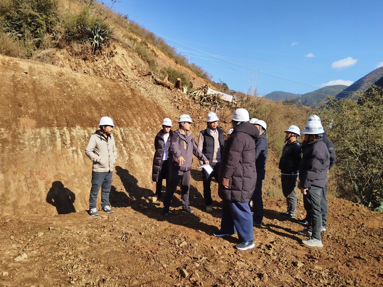 【大理白族自治州】弥渡的冬日，观大坝基础开挖
              （张树