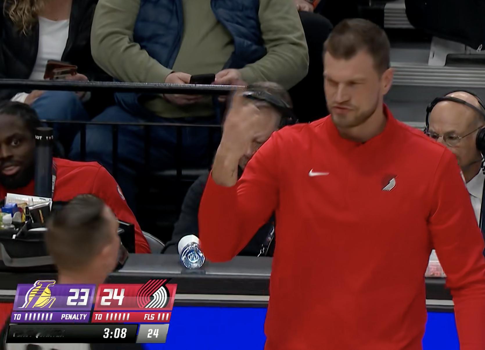 开拓者挑战了，湖人23-24开拓者 