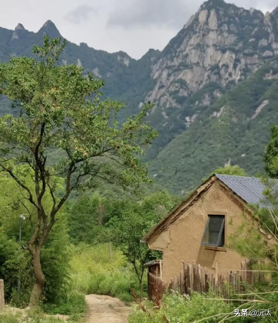 王维在唐玄宗天宝早年营建辋川别业。沅汰博物馆  

辋川别业位于关中秦岭终南山深