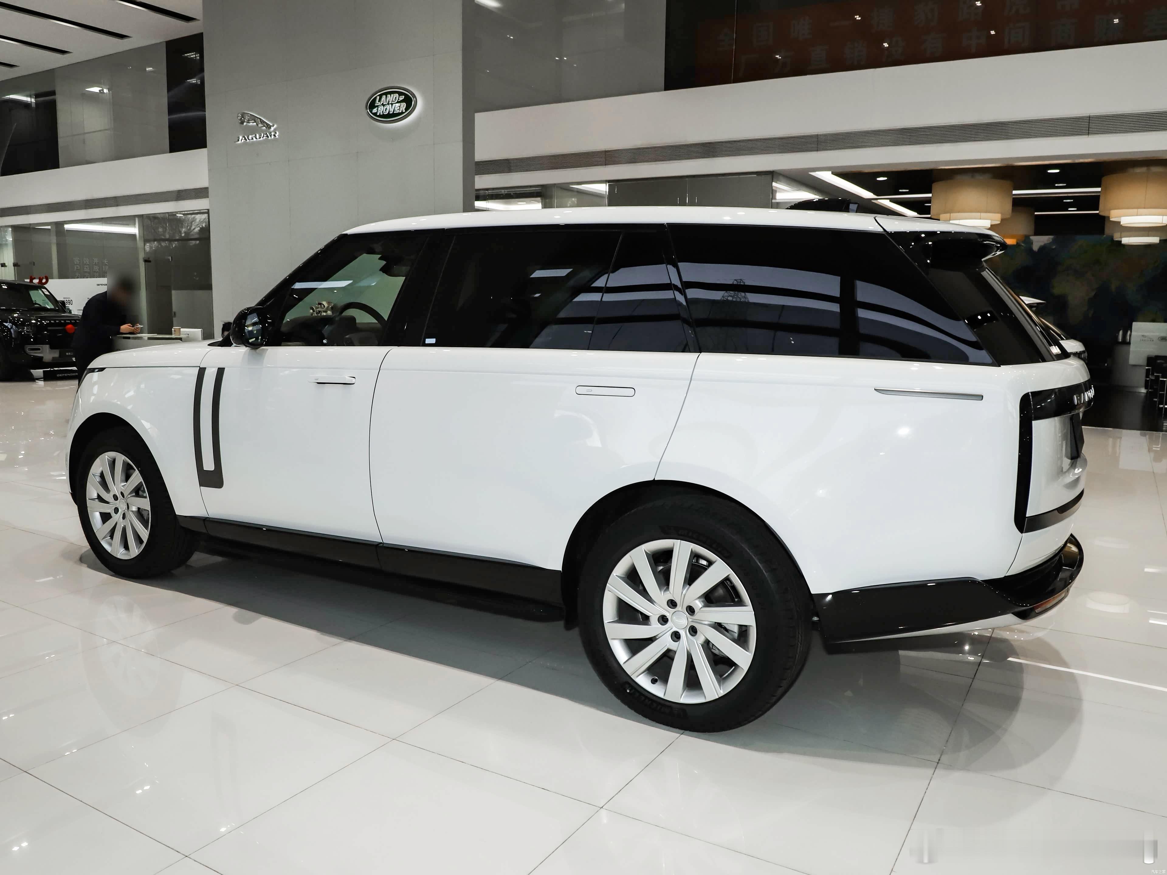 揽胜盛世加长 25款 白琥珀 指导价1452000元全款优惠9.5万全款平移销售