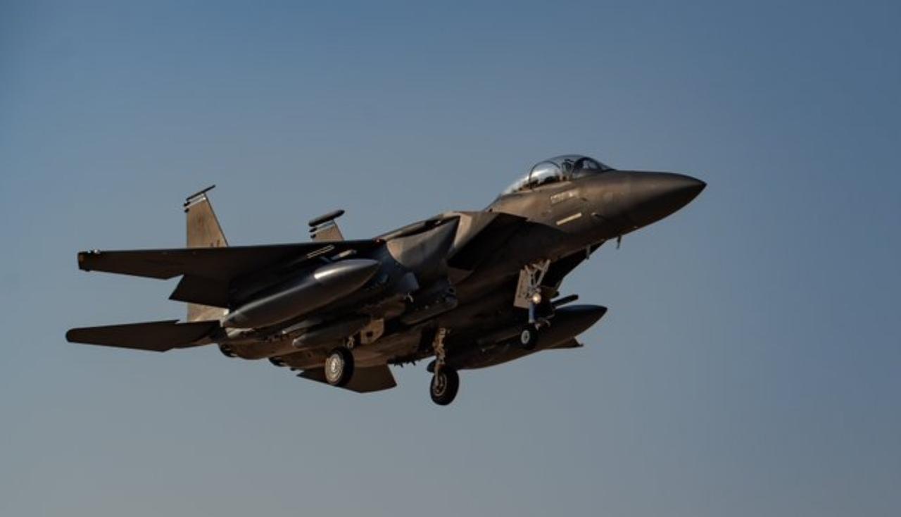 美国的两架加油机这次很可能是真的撞在一起了，不太可能是伊拉克民兵武装击落的，否则