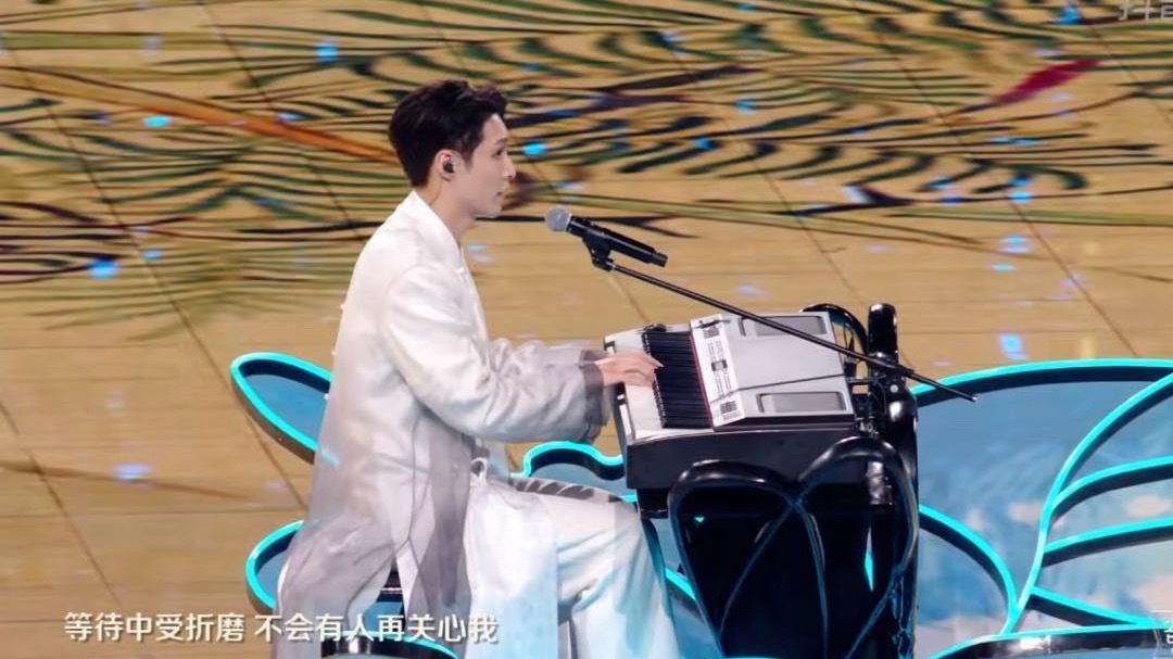 张艺兴[超话]张艺兴鸟巢演唱会张艺兴演唱会 生日快乐，艺兴[蛋糕][蛋糕][蛋糕