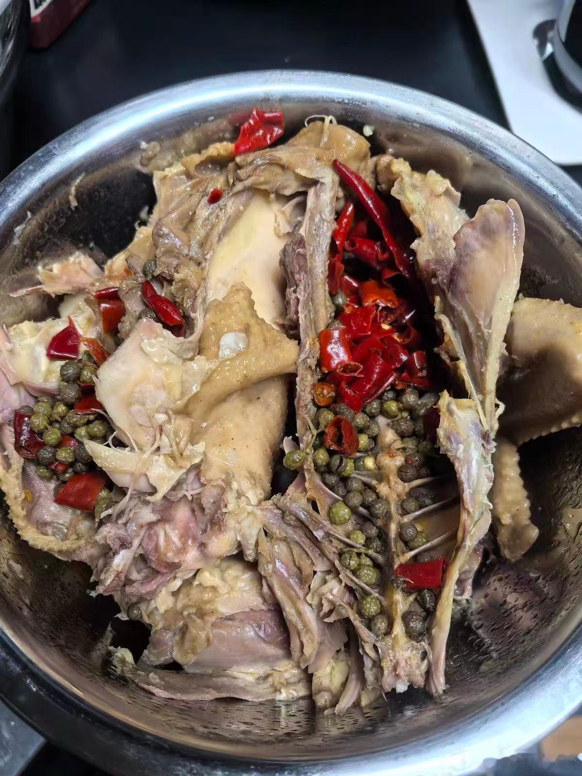 吃过的最椒麻的椒麻鸡，又麻又辣我太爱了，吃后我给到一个夯！等到货我一定先买两只。