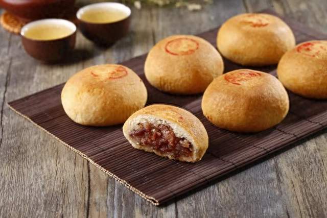 在月饼厂干了8年，奉劝大家：这5种月饼千万别买，员工白给都不吃
