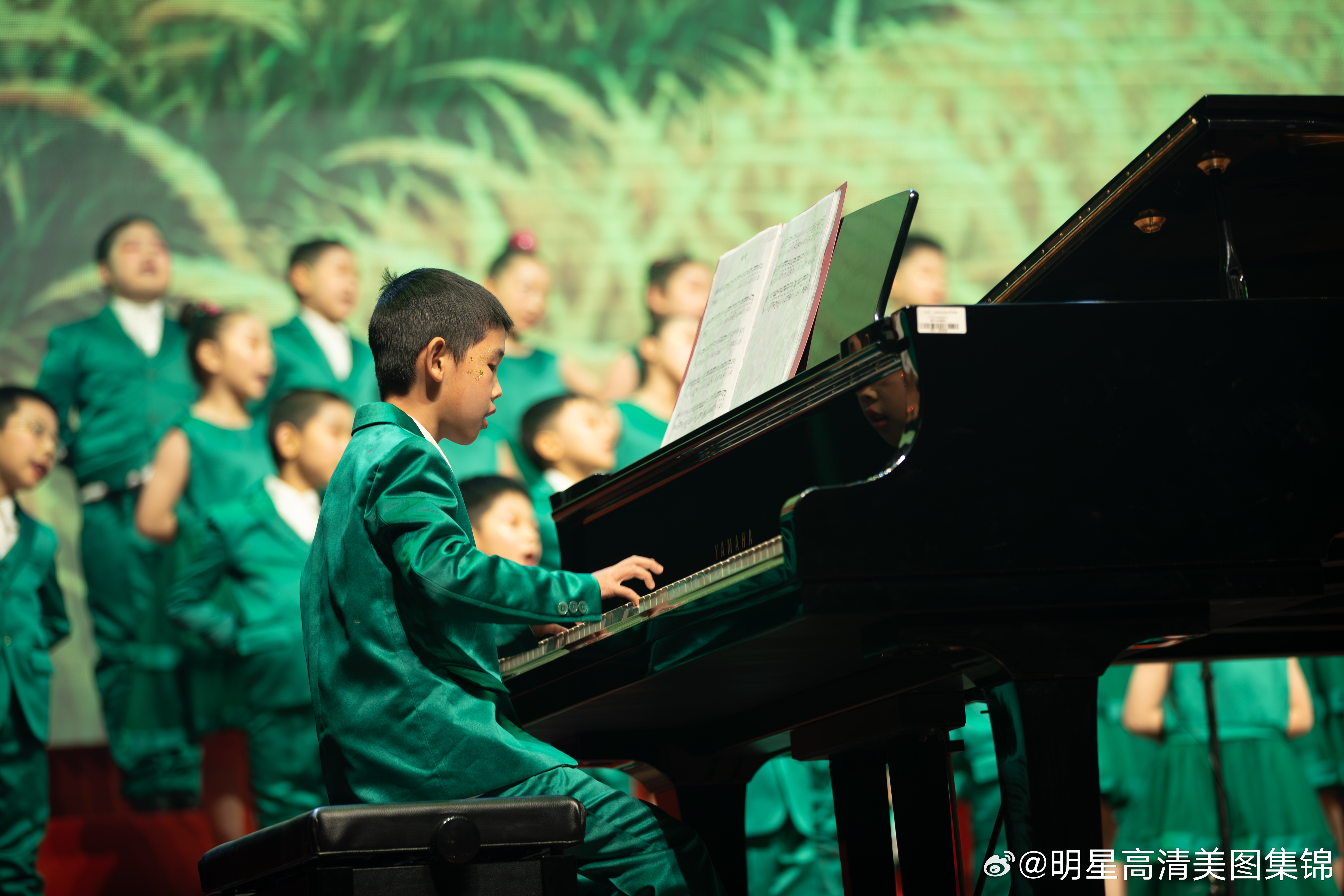 《“中杉和ta的孩子们”新年音乐会：经典在传承中绽放 》 最终，音乐会在温暖与希